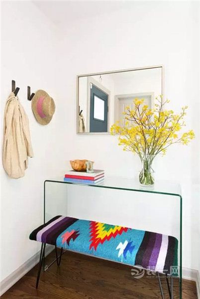 一进门摆的桌子 20160418104855_8159.jpg