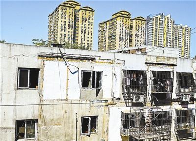 墙外搭违建装修吊脚楼 北京八里庄未来进行棚