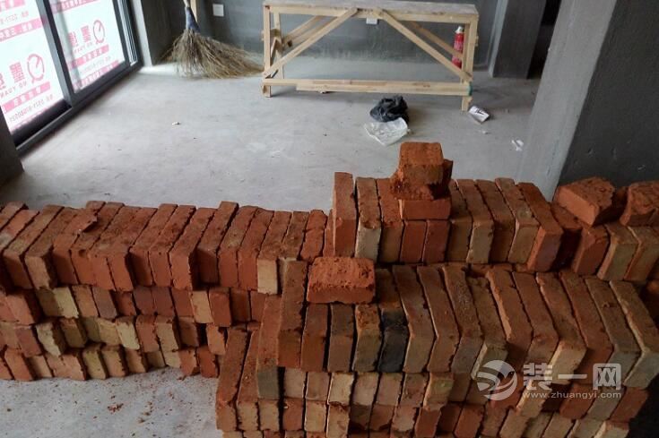 泥工材料进场 分享我家的卫生间养水看看怎么样